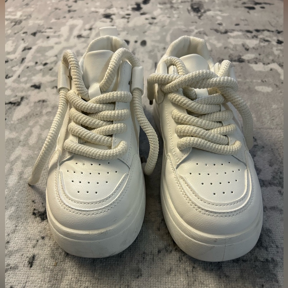 Thick Knit Laced Sneakers